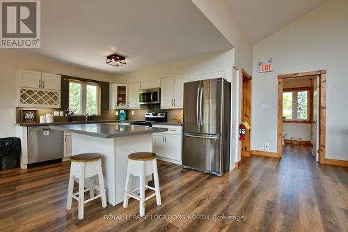 116 Tyrolean Lane, Blue Mountains, ON - Indoor Photo Showing Kitchen With Upgraded Kitchen