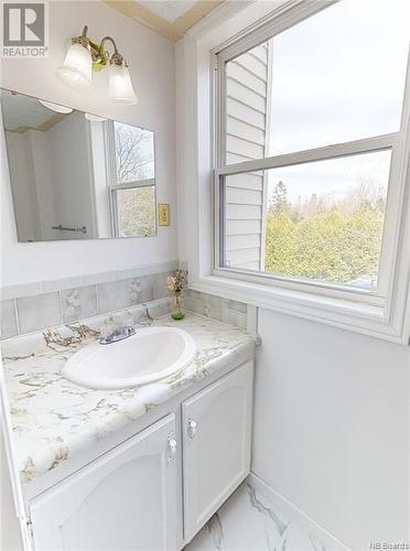 19 Hillsview Crescent, Rothesay, NB - Indoor Photo Showing Bathroom