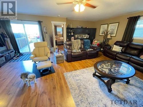 49 Niven St, Temiskaming Shores, ON - Indoor Photo Showing Living Room