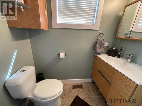 49 Niven St, Temiskaming Shores, ON - Indoor Photo Showing Bathroom