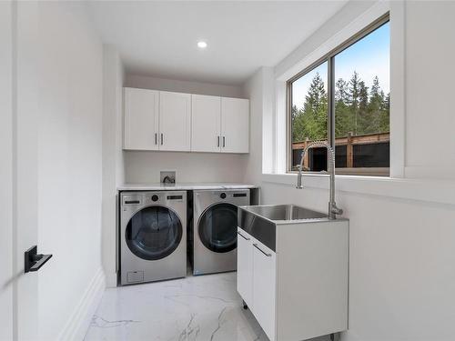 1681 West Shawnigan Lake Rd, Shawnigan Lake, BC - Indoor Photo Showing Laundry Room