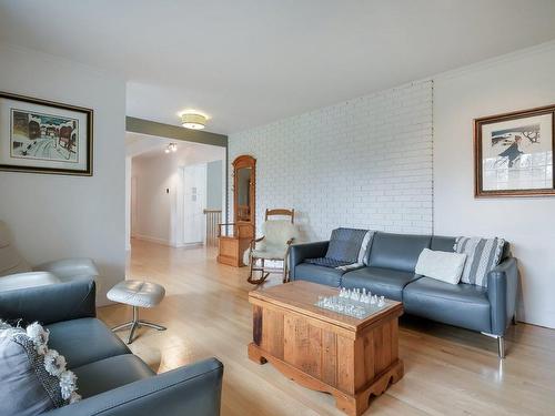 Living room - 389 Rue Frobisher, Saint-Bruno-De-Montarville, QC - Indoor Photo Showing Living Room