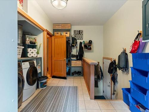 901 Sandpiper Pl, Tofino, BC - Indoor Photo Showing Laundry Room
