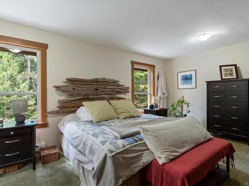 901 Sandpiper Pl, Tofino, BC - Indoor Photo Showing Bedroom