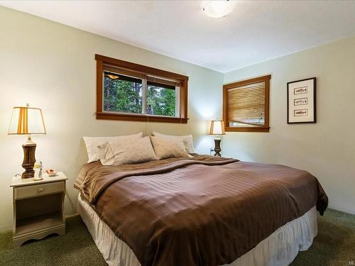 901 Sandpiper Pl, Tofino, BC - Indoor Photo Showing Bedroom