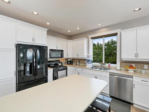 1375 Algonkin Rd, Duncan, BC - Indoor Photo Showing Kitchen With Double Sink
