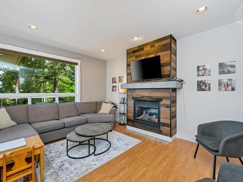 1375 Algonkin Rd, Duncan, BC - Indoor Photo Showing Living Room With Fireplace