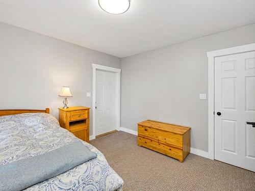 1375 Algonkin Rd, Duncan, BC - Indoor Photo Showing Bedroom