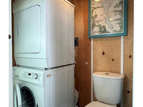 2239 Shawnigan Lake Rd, Shawnigan Lake, BC - Indoor Photo Showing Laundry Room