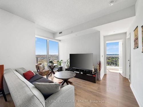 3810-115 Mcmahon Dr, Toronto, ON - Indoor Photo Showing Living Room