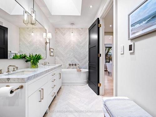 72 Chudleigh Ave, Toronto, ON - Indoor Photo Showing Bathroom