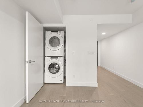 219-160 Kingsway Cres, Toronto, ON - Indoor Photo Showing Laundry Room