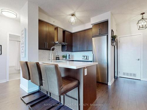 503-2081 Fairview St, Burlington, ON - Indoor Photo Showing Kitchen With Upgraded Kitchen