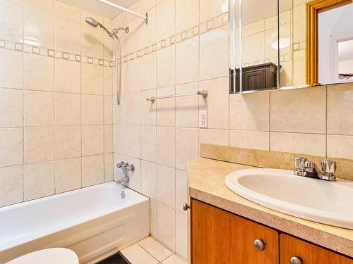 Bathroom - 8495  - 8499 Rue Birnam, Montréal (Villeray/Saint-Michel/Parc-Extension), QC - Indoor Photo Showing Bathroom