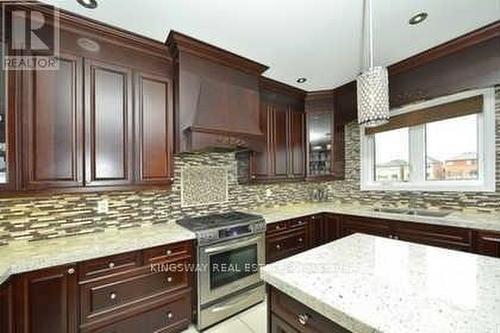 2382 Millstone Drive, Oakville, ON - Indoor Photo Showing Kitchen With Upgraded Kitchen