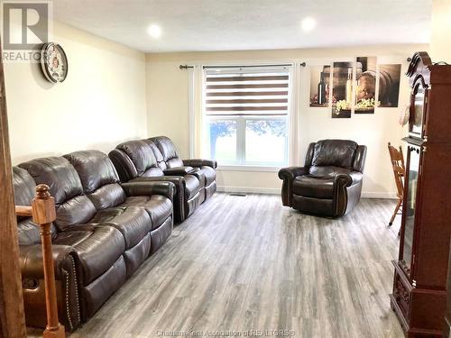 14468 Talbot Line Trail, Chatham-Kent, ON - Indoor Photo Showing Living Room