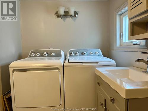 211 Sandys Street, Chatham, ON - Indoor Photo Showing Laundry Room