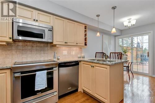78 Hawktree Ridge, Ottawa, ON - Indoor Photo Showing Kitchen With Upgraded Kitchen