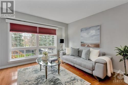 78 Hawktree Ridge, Ottawa, ON - Indoor Photo Showing Living Room