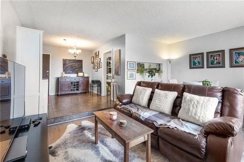 47 35 Wynford Drive, Winnipeg, MB - Indoor Photo Showing Living Room