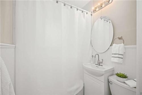 477 Winchester Street, Winnipeg, MB - Indoor Photo Showing Bathroom