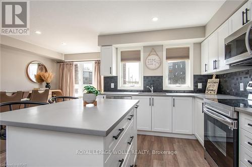 41 - 253 Chapel Hill Drive, Kitchener, ON - Indoor Photo Showing Kitchen