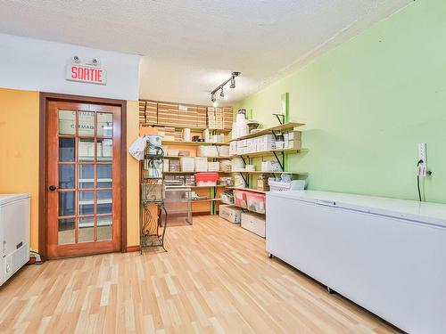 Salle - 9770 Rue St-Urbain, Montréal (Ahuntsic-Cartierville), QC 