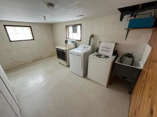 367 Hallam Street, Thunder Bay, ON - Indoor Photo Showing Laundry Room