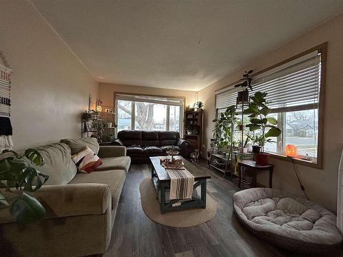 1200 Second Street E, Fort Frances, ON - Indoor Photo Showing Living Room