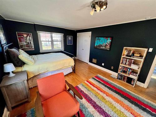 209 Winnipeg Avenue, Thunder Bay, ON - Indoor Photo Showing Bedroom
