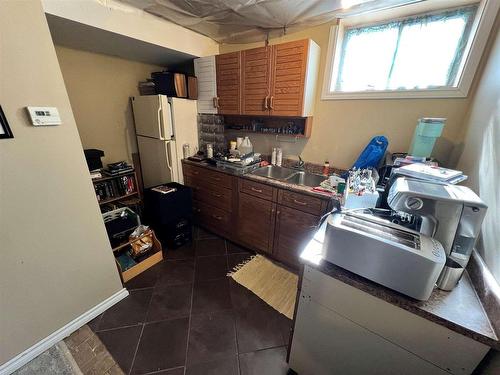 209 Winnipeg Avenue, Thunder Bay, ON - Indoor Photo Showing Kitchen With Double Sink