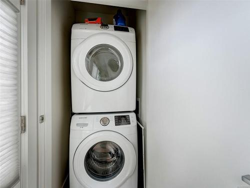 1-1146 Caledonia Ave, Victoria, BC - Indoor Photo Showing Laundry Room