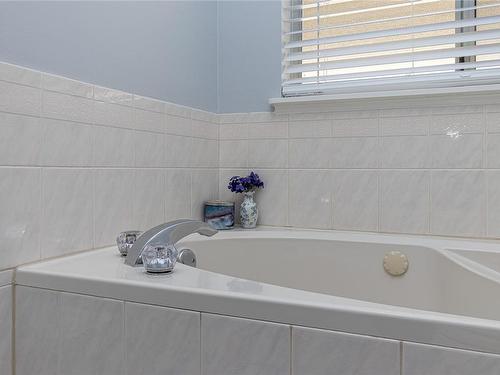 3446 Arbutus Dr South, Cobble Hill, BC - Indoor Photo Showing Bathroom