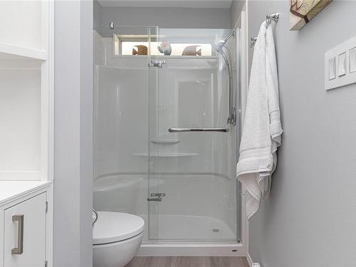 3446 Arbutus Dr South, Cobble Hill, BC - Indoor Photo Showing Bathroom