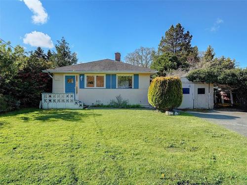 1661 Mortimer St, Saanich, BC - Outdoor