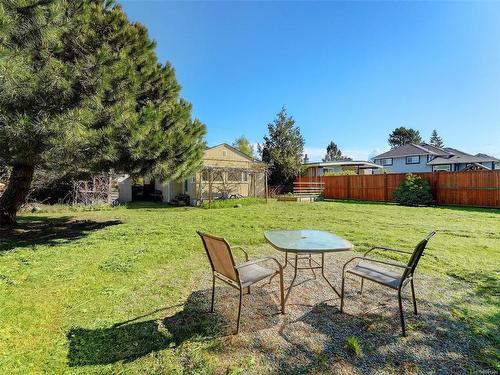 1661 Mortimer St, Saanich, BC - Outdoor With Backyard