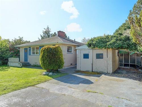 1661 Mortimer St, Saanich, BC - Outdoor