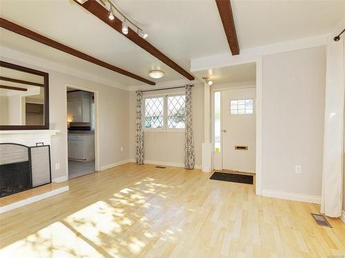 1661 Mortimer St, Saanich, BC - Indoor Photo Showing Other Room
