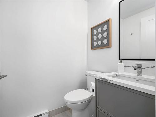 12-9022 Clarkson Ave, Black Creek, BC - Indoor Photo Showing Bathroom