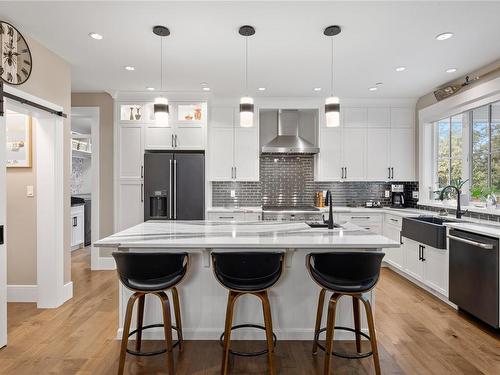 663 Park Rd, Qualicum Beach, BC - Indoor Photo Showing Kitchen With Stainless Steel Kitchen With Upgraded Kitchen