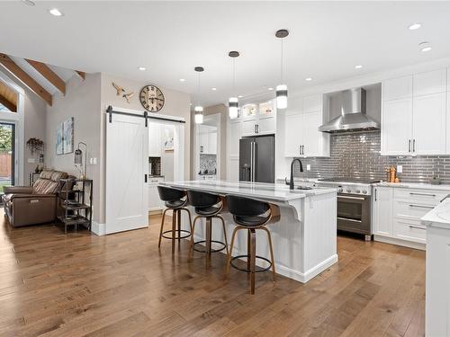 663 Park Rd, Qualicum Beach, BC - Indoor Photo Showing Kitchen With Upgraded Kitchen