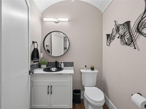 663 Park Rd, Qualicum Beach, BC - Indoor Photo Showing Bathroom