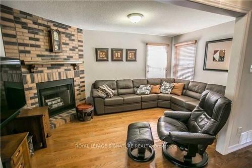 6517 Warbler Lane, Mississauga, ON - Indoor Photo Showing Living Room With Fireplace