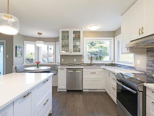 3120 Crown Isle Dr, Courtenay, BC - Indoor Photo Showing Kitchen With Upgraded Kitchen