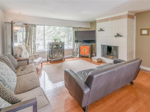 66 Roberta Rd West, Nanaimo, BC - Indoor Photo Showing Living Room With Fireplace