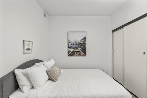 307-1083 Klo Road, Kelowna, BC - Indoor Photo Showing Bedroom