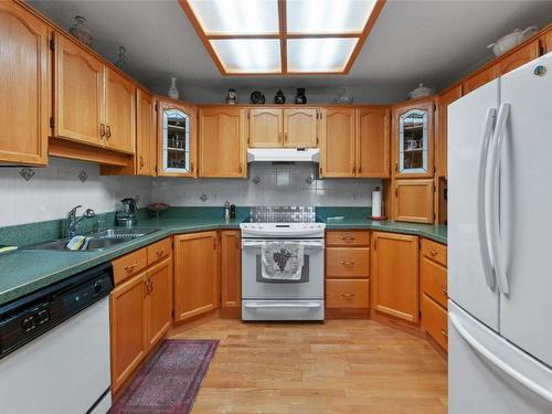 406-1750 Atkinson Street, Penticton, BC - Indoor Photo Showing Kitchen With Double Sink