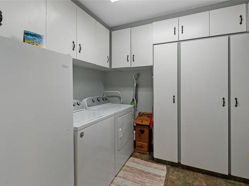 406-1750 Atkinson Street, Penticton, BC - Indoor Photo Showing Laundry Room