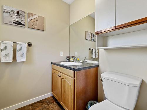 1125 Gregory Road, West Kelowna, BC - Indoor Photo Showing Bathroom