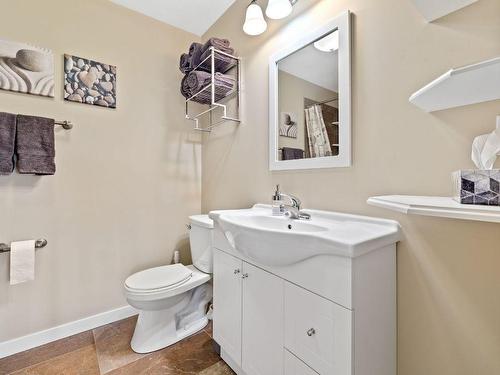 1125 Gregory Road, West Kelowna, BC - Indoor Photo Showing Bathroom